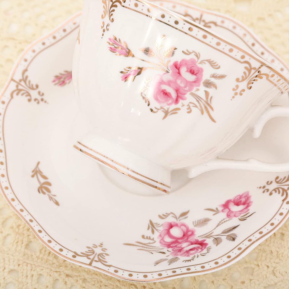 1pc Vintage British Floral Porcelain Tea Cup and Saucer Set - Elegant Light Pink & Golden Trim, 7.4oz Large Capacity, New Bone China Coffee Tea Set with Decorative Saucer, Ideal Gift for Housewarming, Wedding, Birthday, Mother's Day, Christmas - Dainty